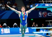 跳水比赛优美表现，意大利选手夺得金牌