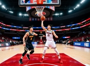 勇士力克火箭胜负之外更多的是拼搏和信念